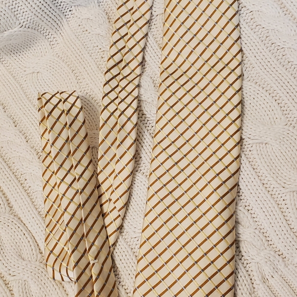 Geoffrey Beene Off-White Silk Tie - Picture 4 of 5